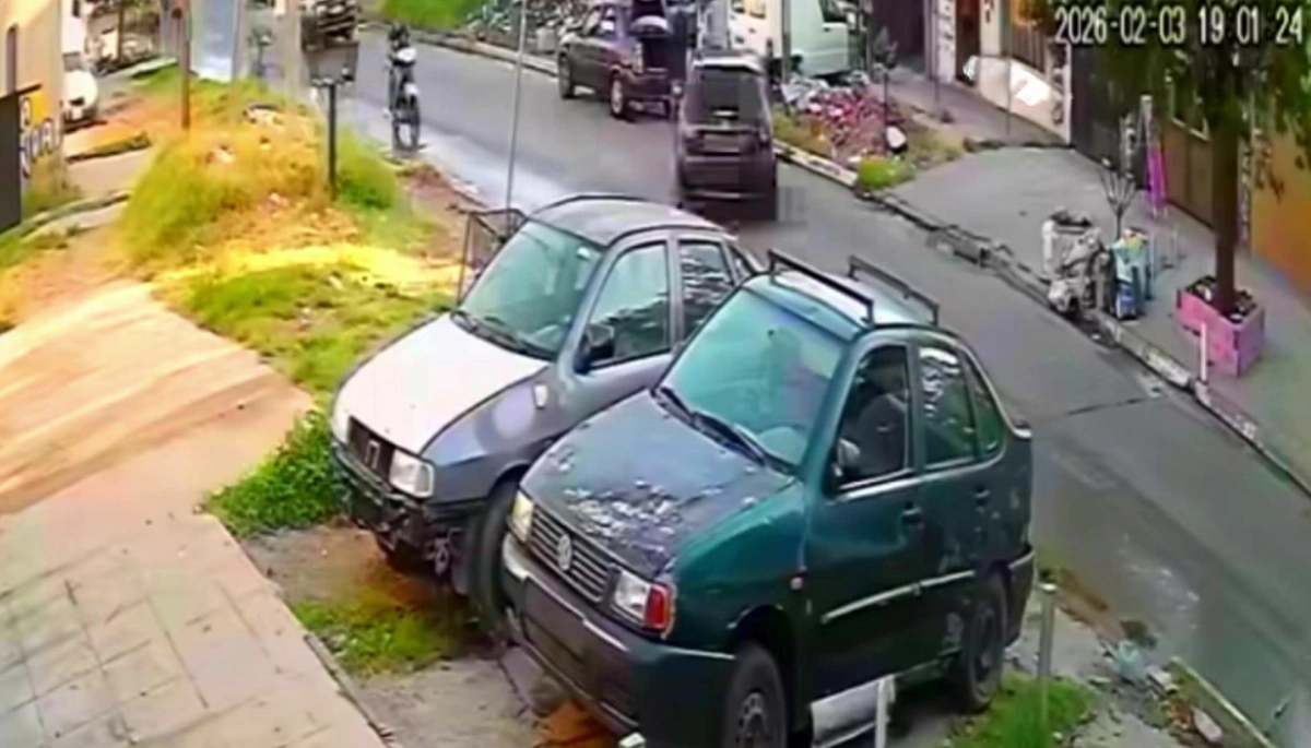 Choque mortal en Casanova: circulaba a alta velocidad y aplastó a dos hombres contra un auto