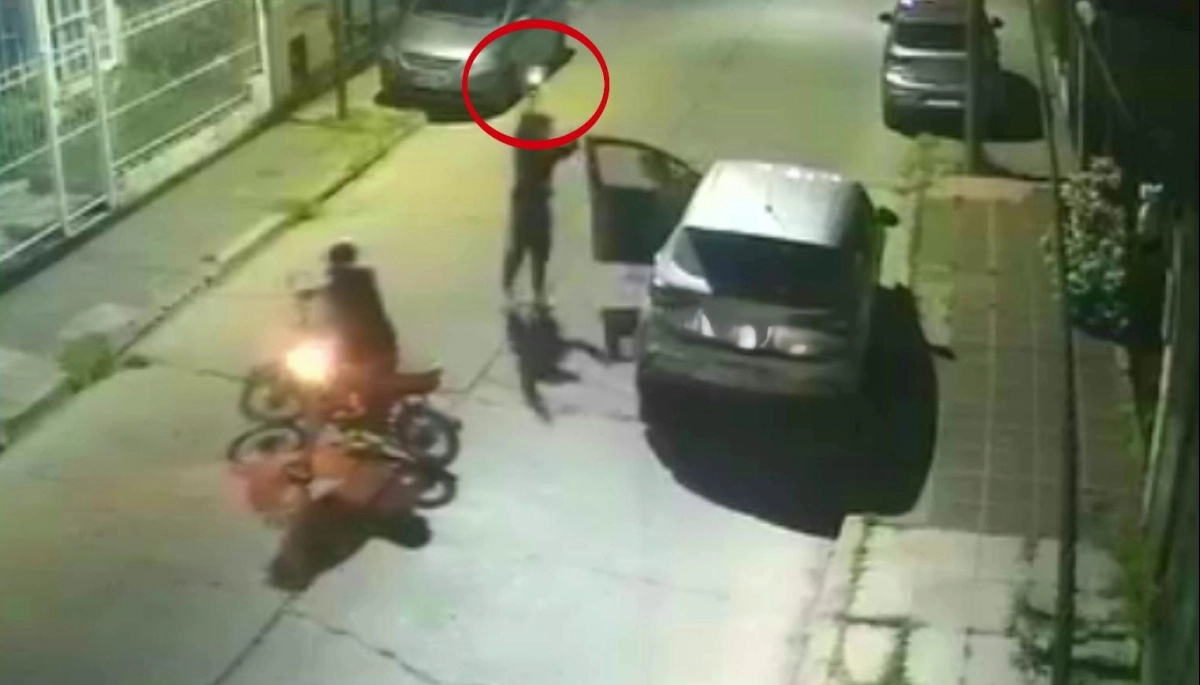 Dispararon para amedrentarlo: llevó a una pasajera y le robaron la herramienta de trabajo