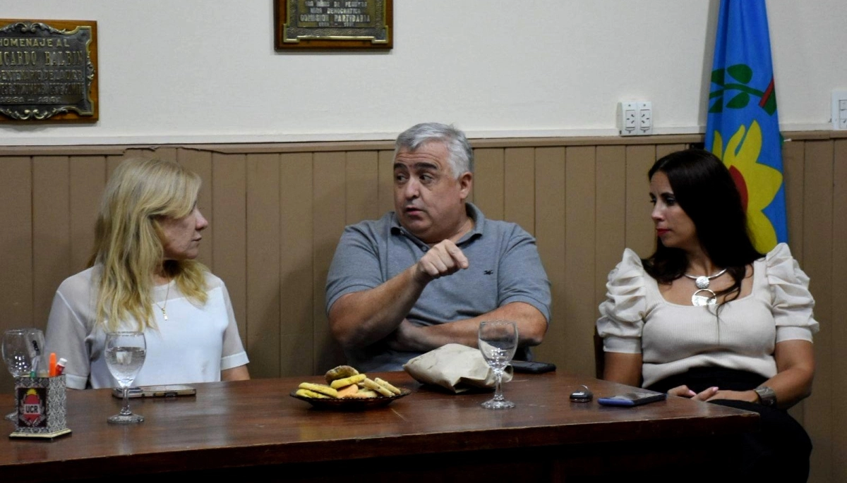 Diputados de la UCR bonaerense recorrieron municipios y respaldaron a intendentes