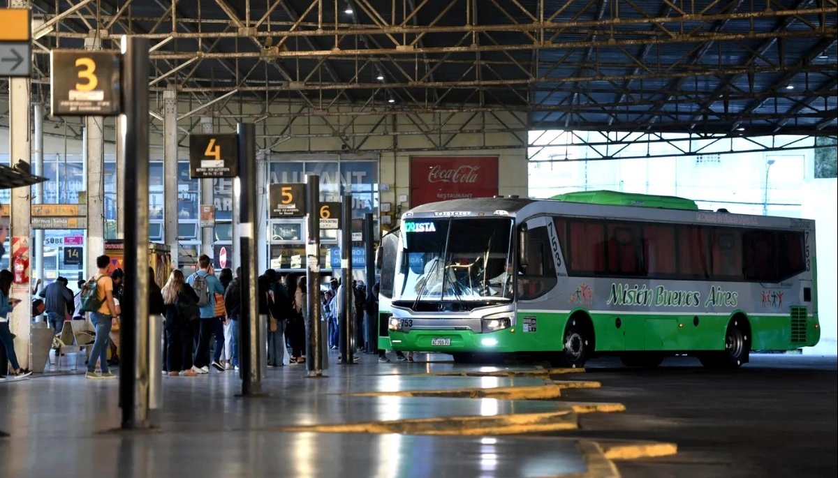 Viajar de La Plata a CABA sube 41%: el boleto de micro casi 10 mil pesos