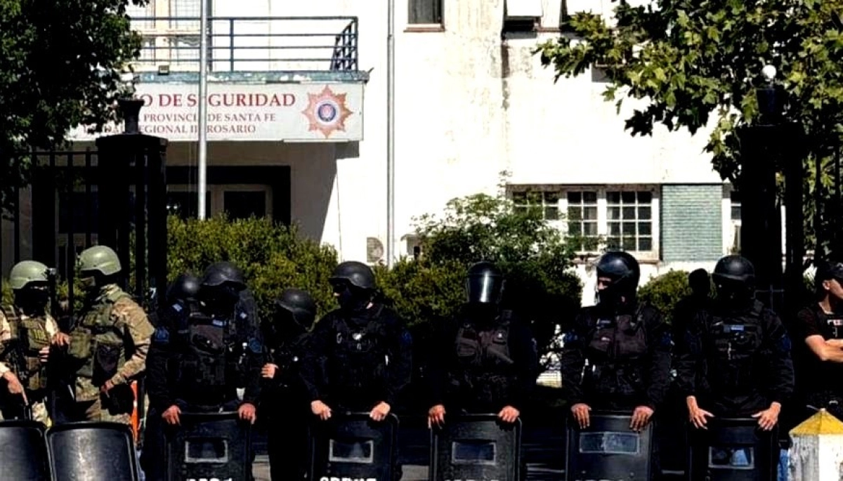 Acuartelamiento, represión y bajos salarios: Pullaro, en la cornisa por reclamos de la policía de Santa Fe