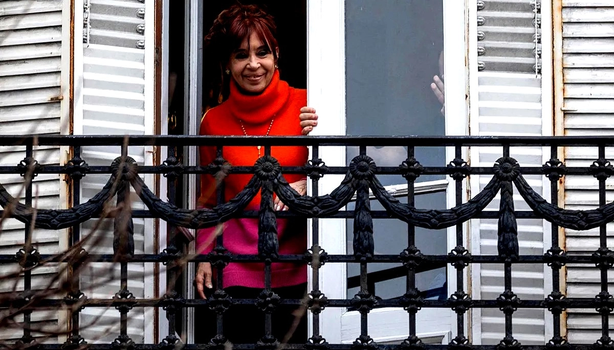Cristina Kirchner y un nuevo pedido a la Justicia sobre sus salidas a la terraza de San José 1111