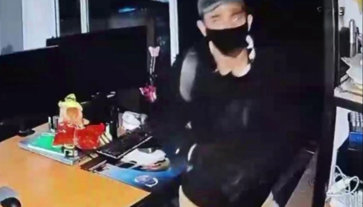 Robaron más de 30 millones de una importadora en Ituzaingó y cayeron por un teléfono celular