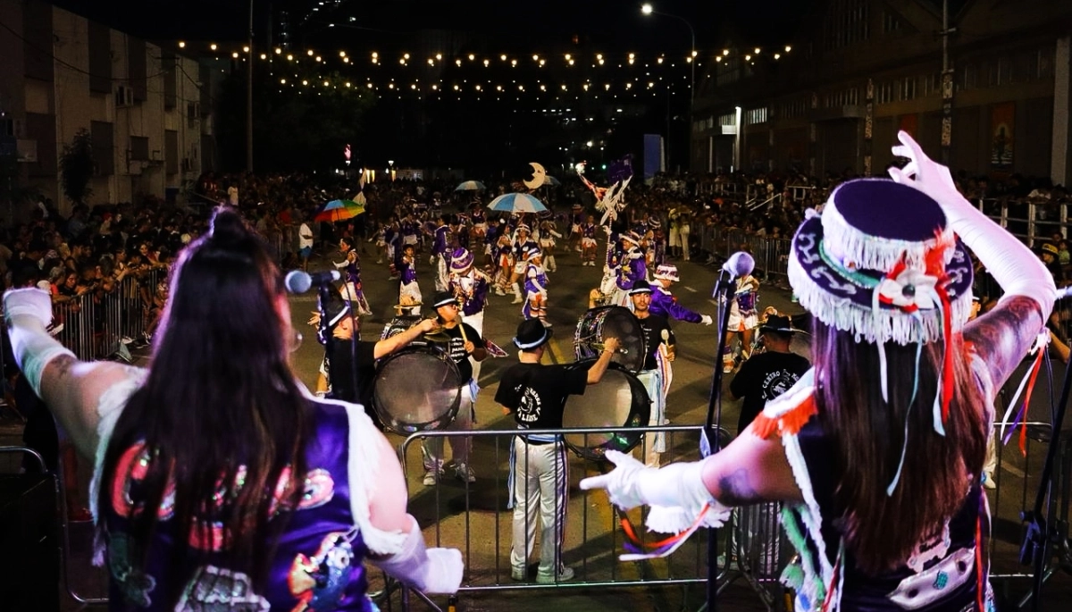 A pura música, comunidad y talento local: el Carnaval en el Puerto pintó de todos los colores la noche en Bahía Blanca