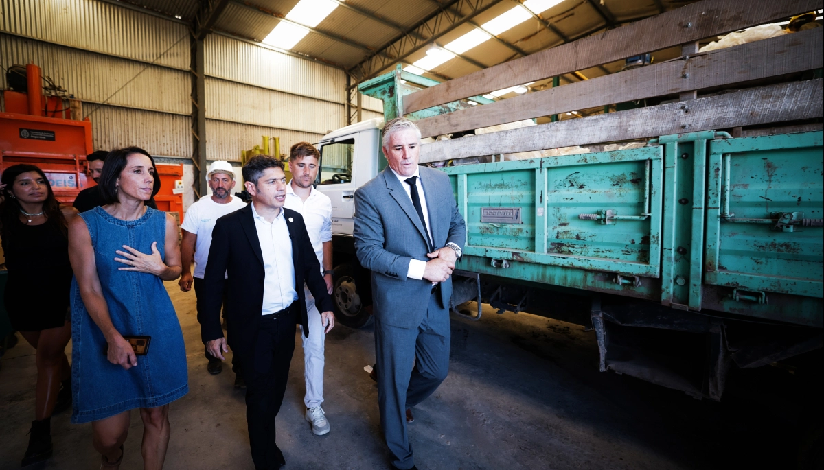 Kicillof visitó a Diz y anunció el cierre de un basural a cielo abierto en Navarro