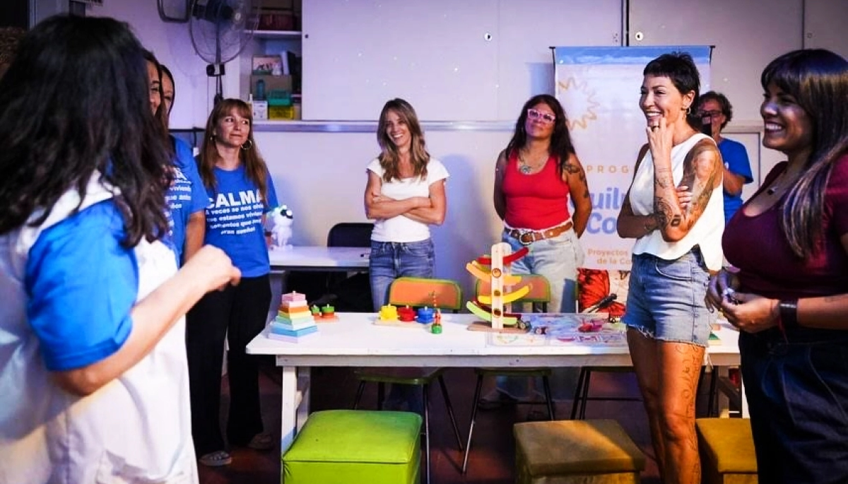 Mayra Mendoza y Mieri entregaron kits escolares a alumnos de escuelas primarias de Quilmes