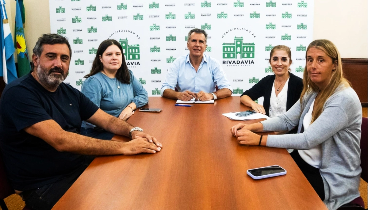 Juanci Martínez adelanta y amplía la ayuda escolar para los trabajadores municipales de Rivadavia