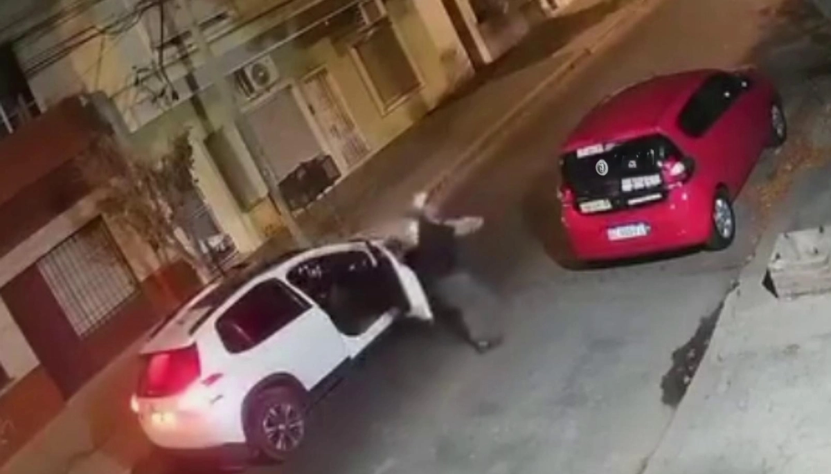 Abandonado por el municipio de Tres de Febrero, un hombre arriesgó la vida para evitar que le roben