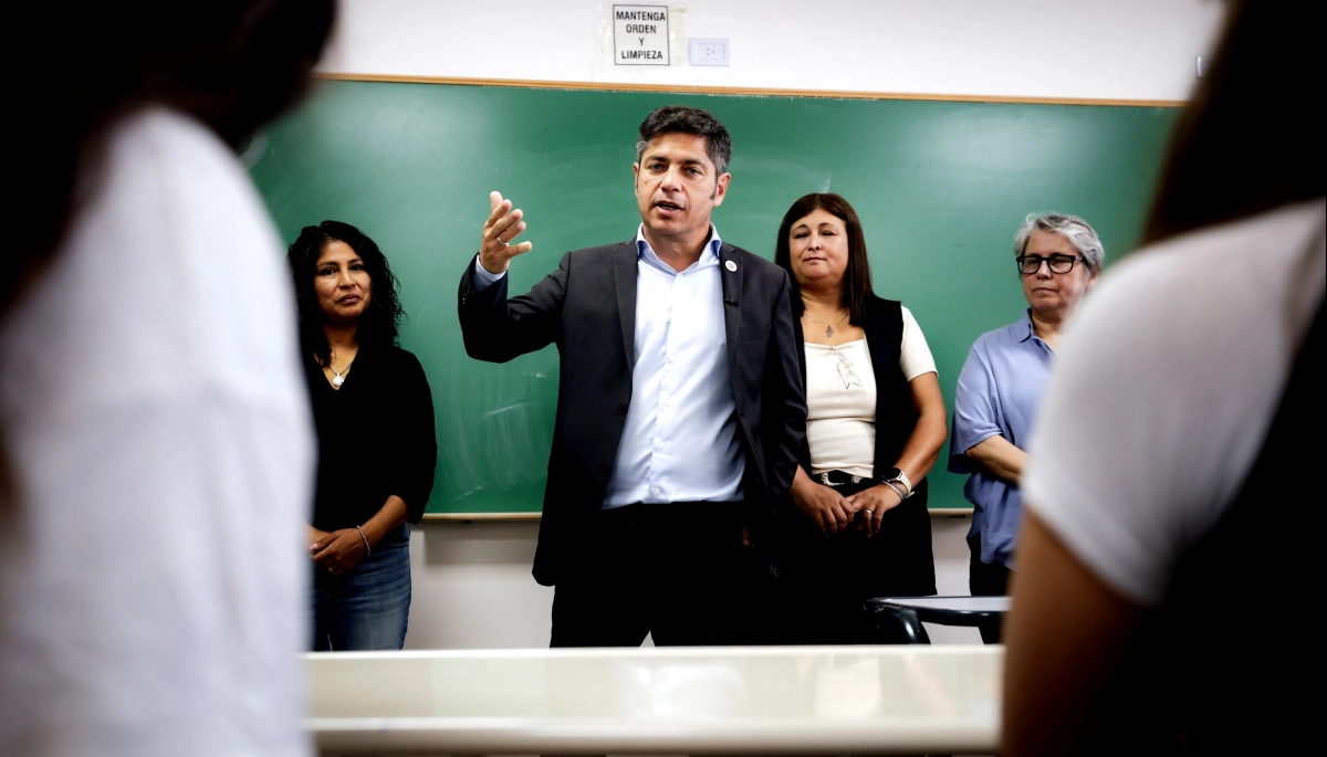 A días del paro docente, Kicillof visitó una escuela en Ituzaingó y defendió su gestión en Educación