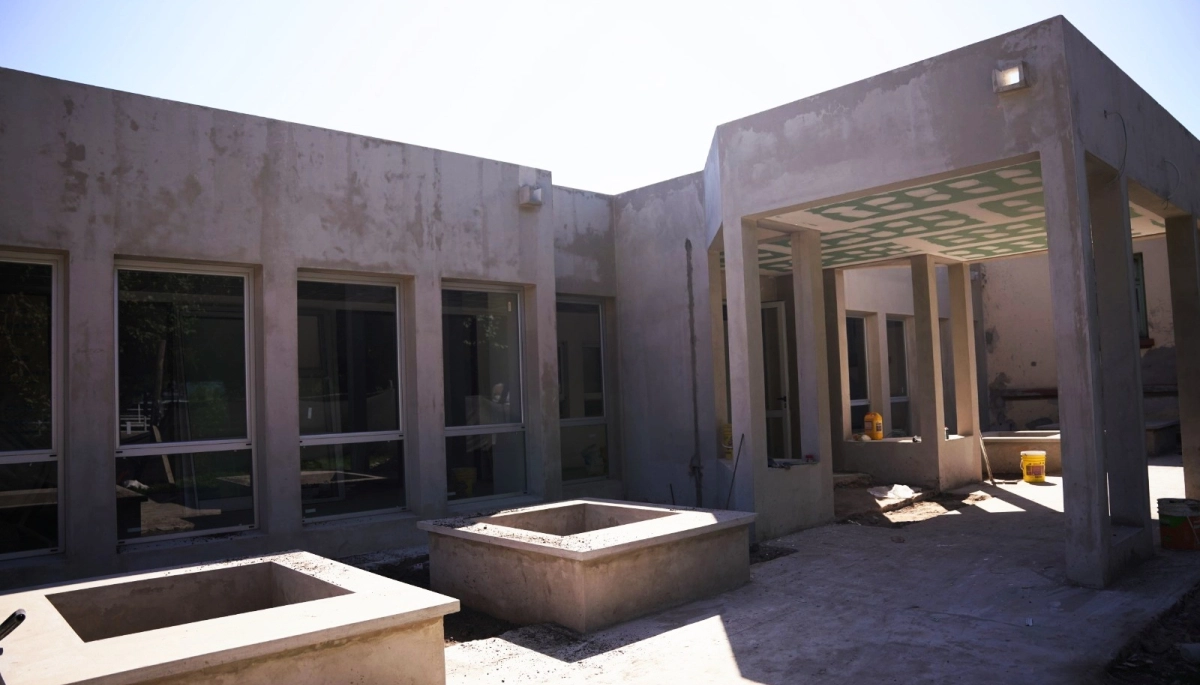 25 de Mayo comenzó la instalación de pisos de la nueva guardia del Hospital Unzué