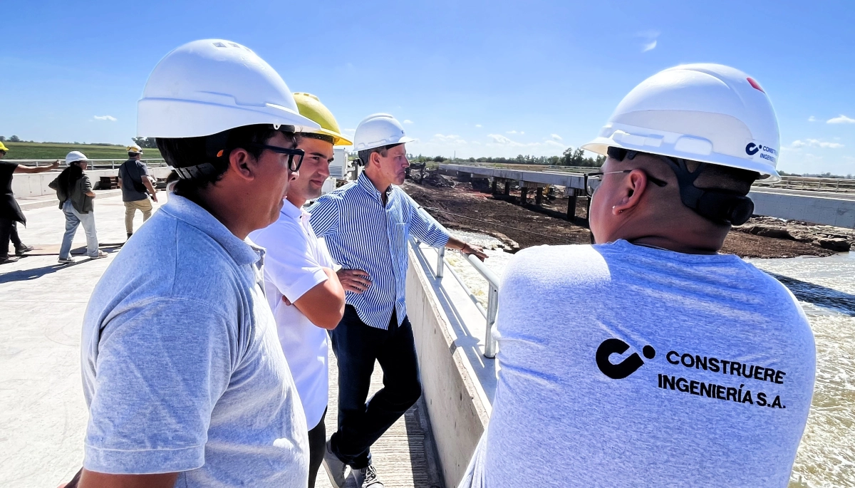 Roque Pérez: Sciaini recorrió el avance de obra de los puentes del Salado junto a representantes del Banco Mundial
