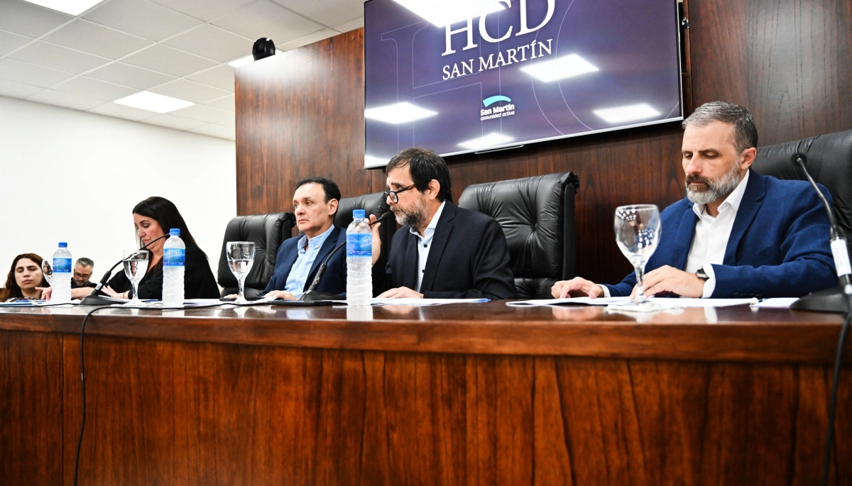 Moreira encabezó la Apertura de Sesiones en San Martín y apuntó al impacto de la crisis nacional