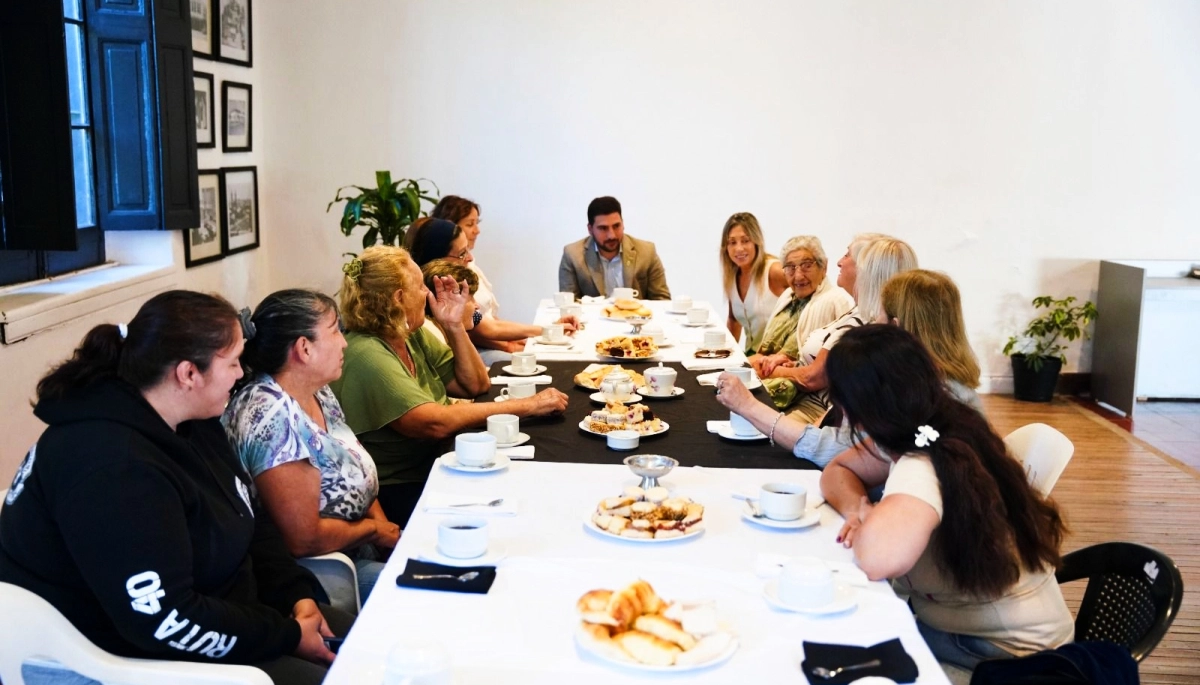 Egüen encabezó un emotivo homenaje a las mujeres emblemáticas de 25 de mayo