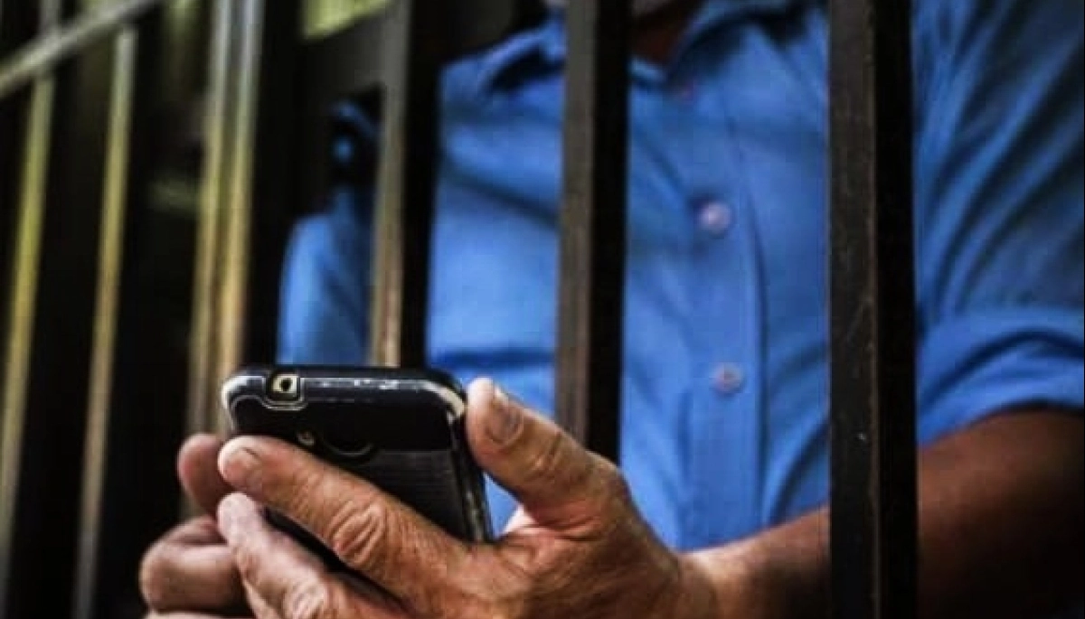 Legisladores bonaerenses impulsan una ley para prohibir el uso de celulares en cárceles