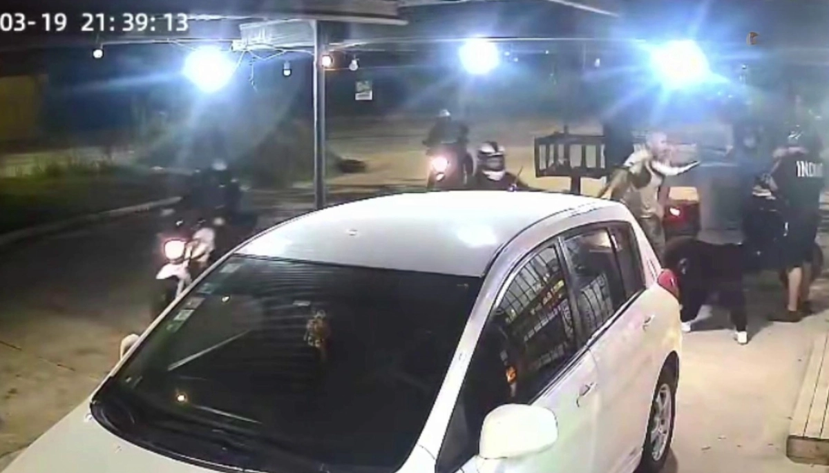 Se detuvieron en un kiosco de Gral. Rodríguez y pirañas en moto los asaltaron todo en tiempo récord