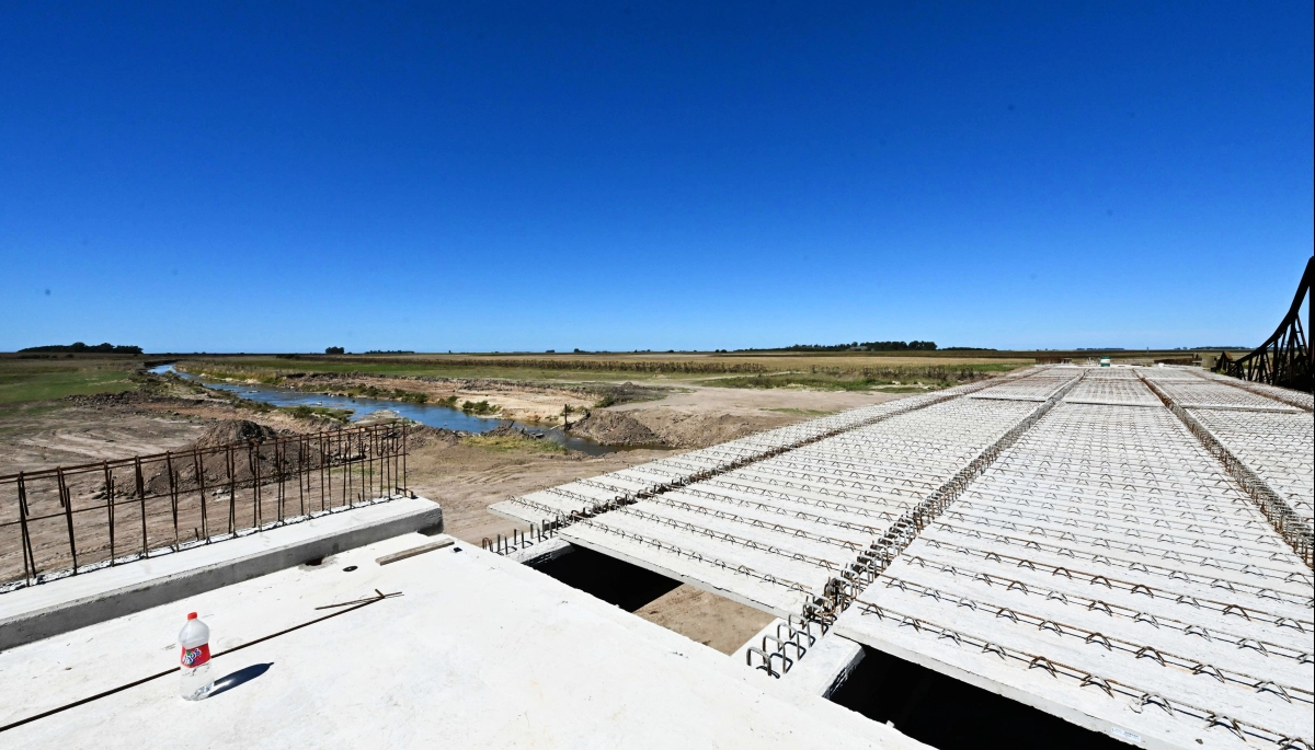 Infraestructura clave en la región: avanza la construcción del nuevo puente sobre el Canal 5 en Mar Chiquita
