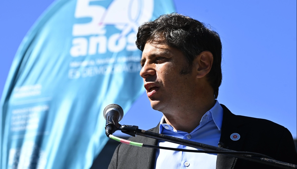 Kicillof visitó un ex-centro clandestino de detención y cargó contra Milei: “Es un negacionista”