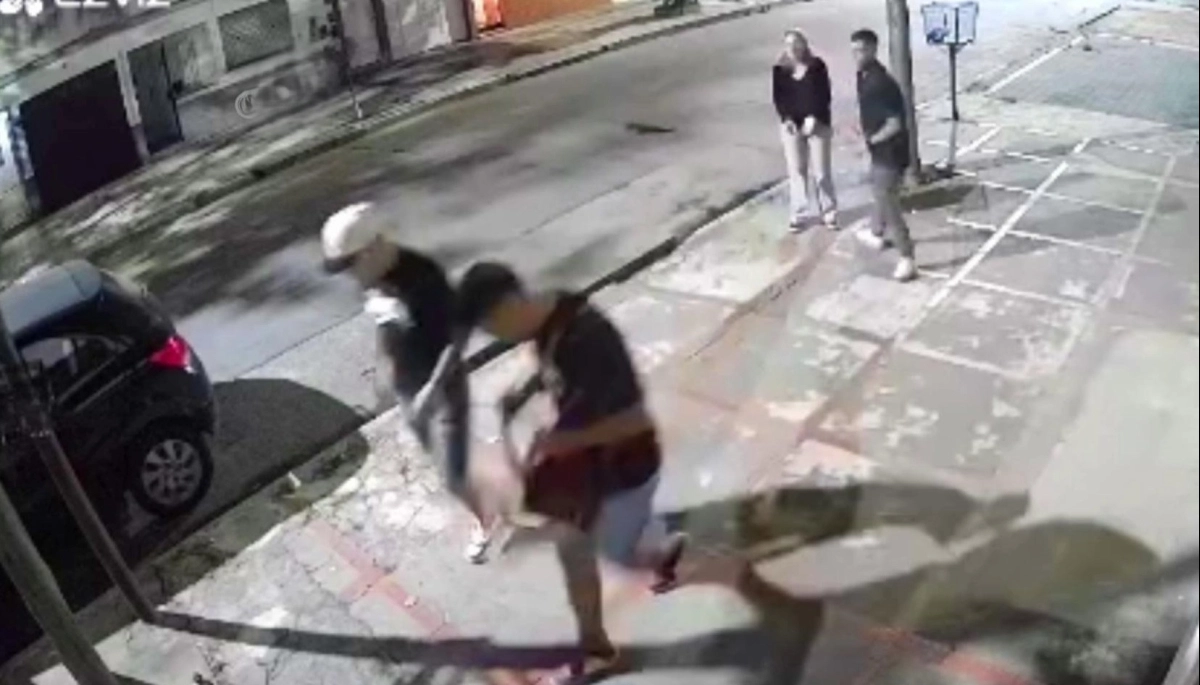 "Dame las llaves del auto": jóvenes ladrones emboscaron a una mujer en Lanús