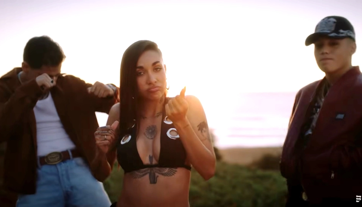 María Becerra reconecta con sus raíces y estrena “Qué ganas de comerte”, su nueva bomba reguetonera