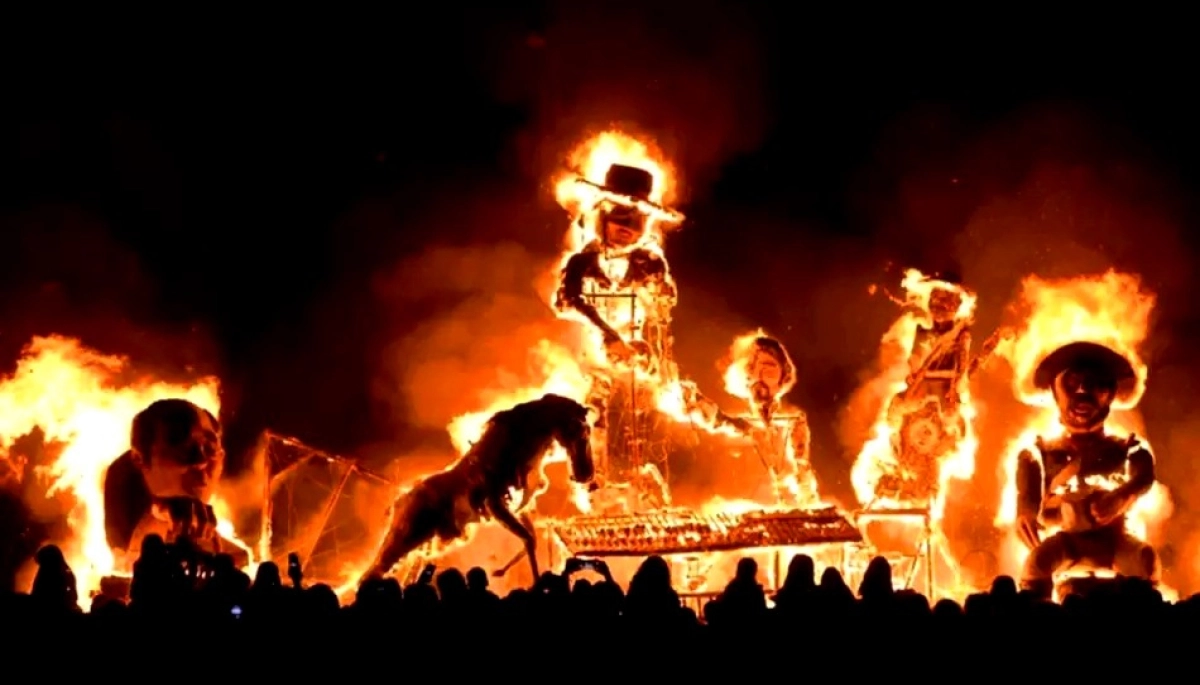 Una legisladora bonaerense propone declarar a la quema de muñecos de La Plata como patrimonio cultural