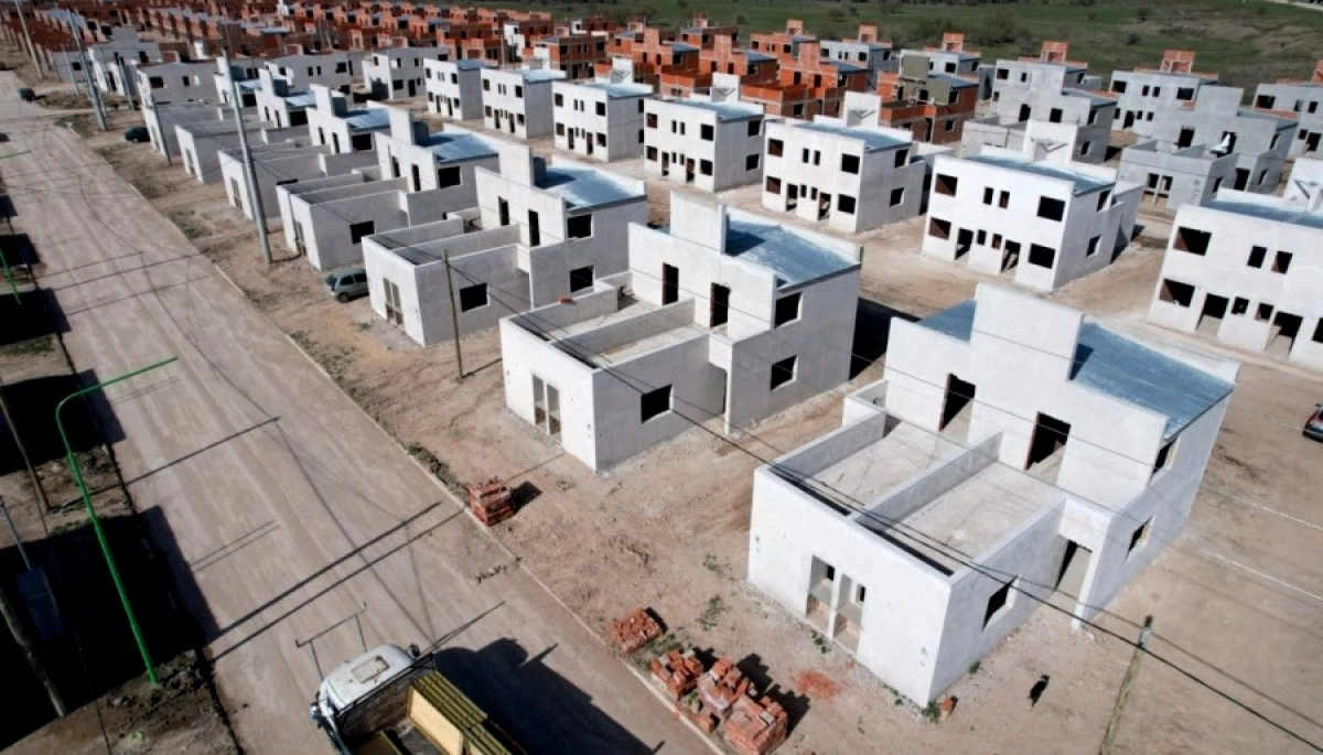 El Gobierno de Kicillof retocó las cuotas de viviendas y abrió un nuevo plan para deudas