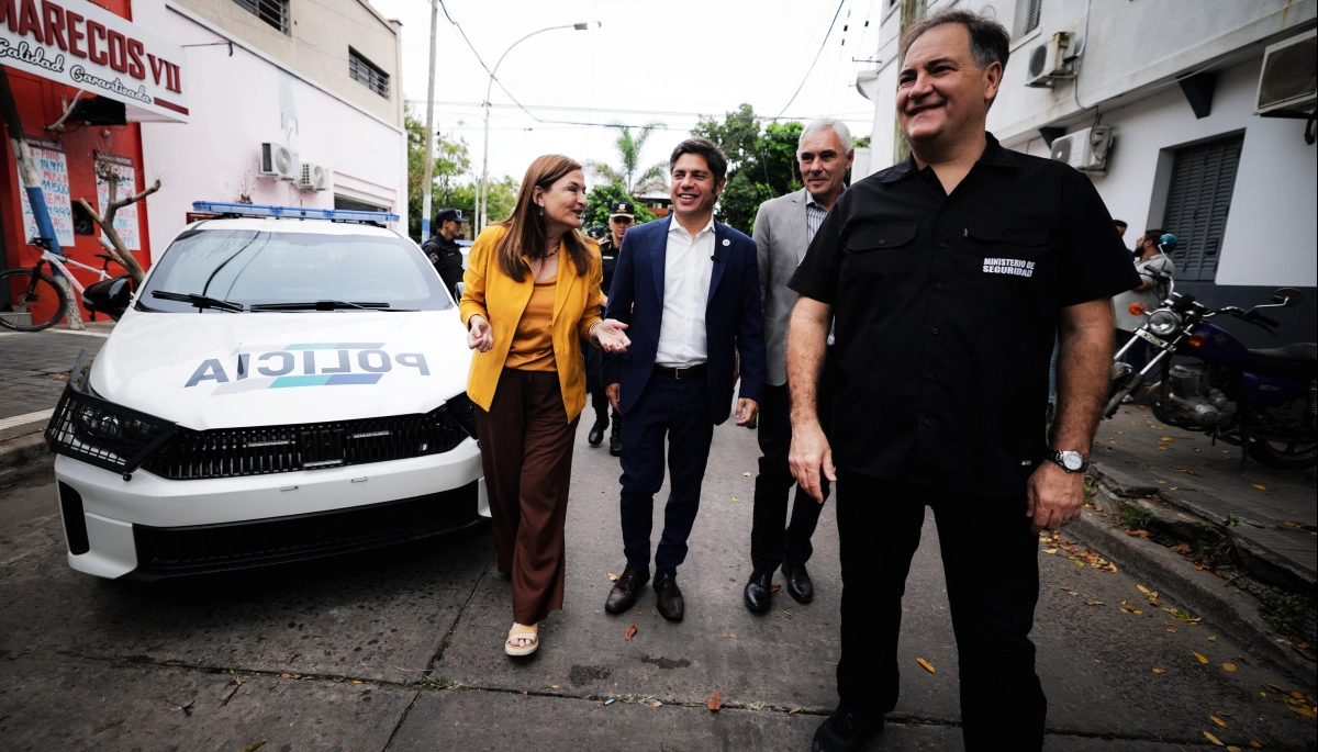 Kicillof visitó Berisso: encuentro con Cagliardi, nuevo playón deportivo y una Comisaría de la Mujer