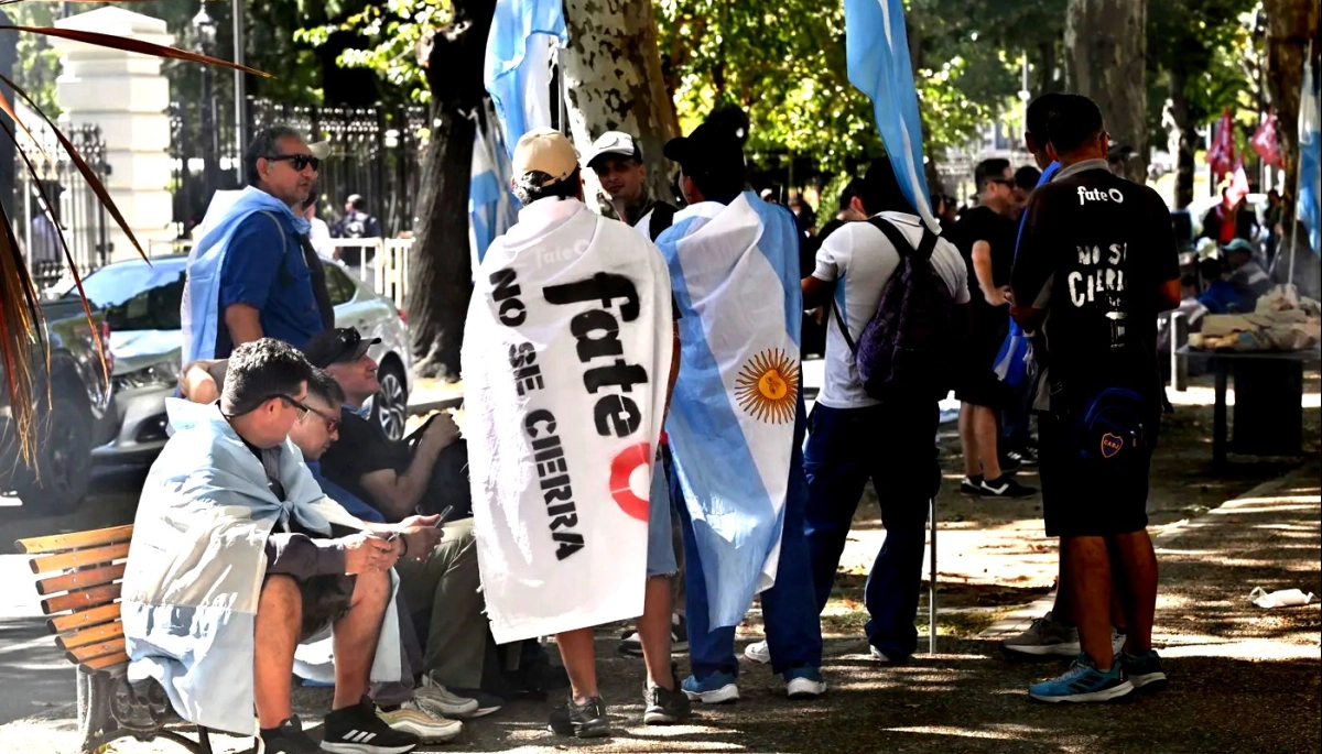 Reunión con Máximo Kirchner y petitorio a Kicillof: trabajadores de Fate se mueven para solucionar el conflicto