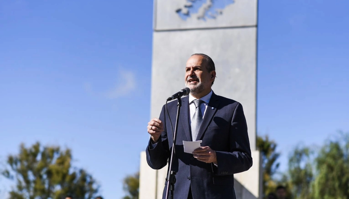 Susbielles encabezó el acto por un nuevo aniversario de la Guerra de Malvinas en Bahía Blanca