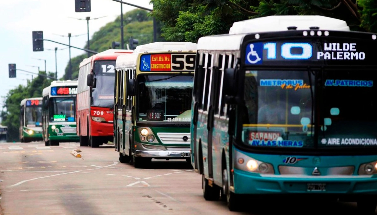 Piden una solución a la reducción de la frecuencia de colectivos en el AMBA: “Los usuarios no tienen la culpa”