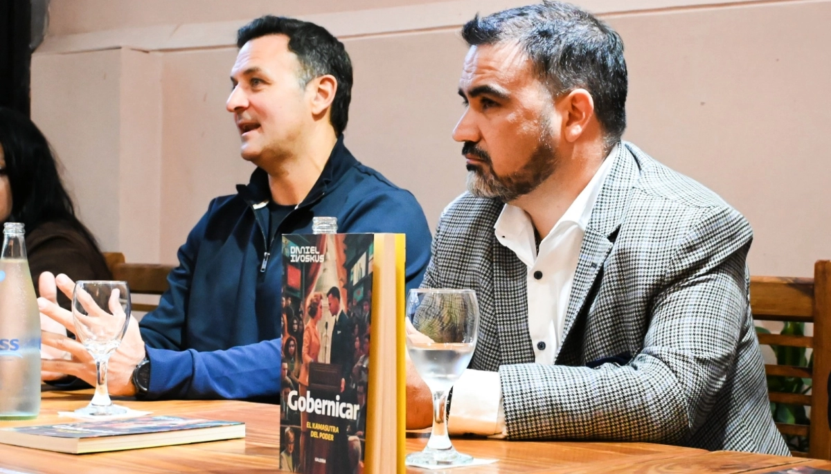Luayza recibió a Ivoskus en Berazategui para la presentación de su libro “Gobernicar”