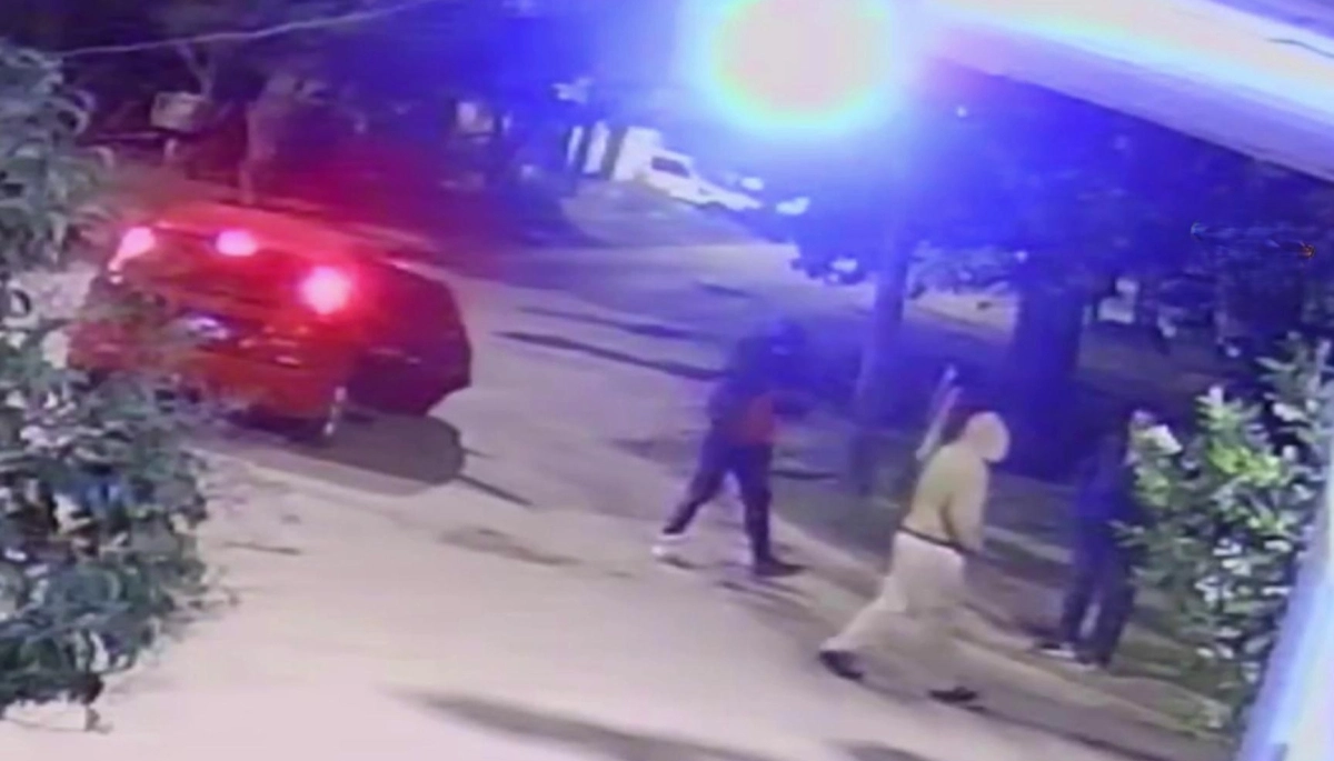 Raid delictivo en Moreno: esperaba el colectivo para ir a trabajar y los asaltó una banda de "pirañas"