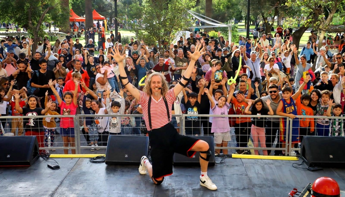 El municipio de Bahía Blanca festejó a lo grande su 198° aniversario y vivió una jornada colorida en el centro