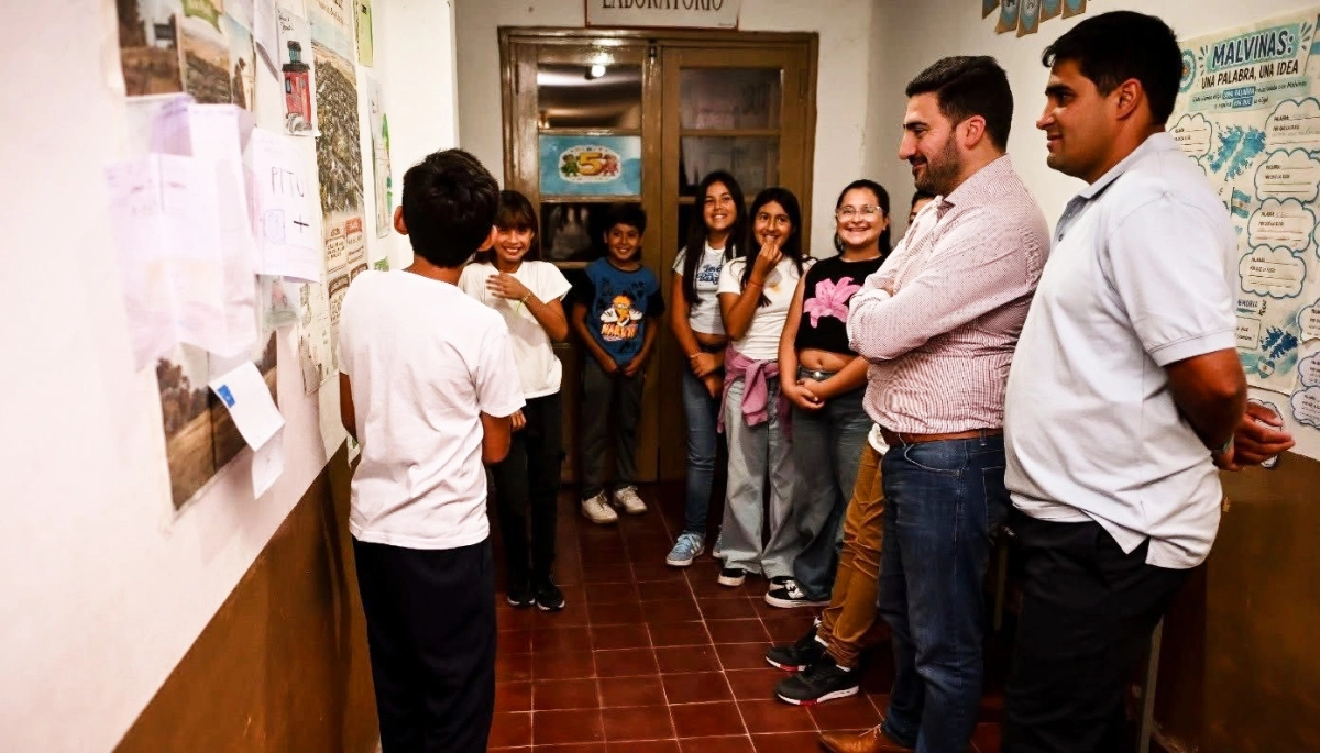 Egüen acompañó el proyecto educativo por el 128º aniversario de la localidad Del Valle