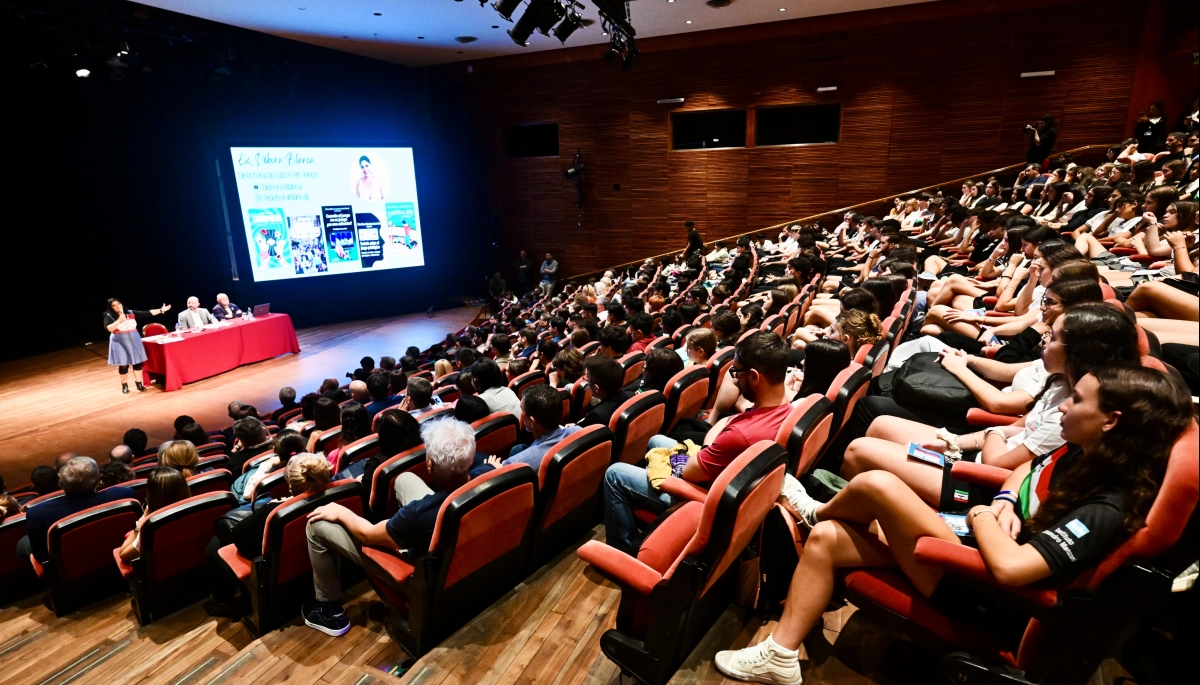 En el Teatro Argentino: Alak y Atnasof encabezaron el ciclo de charlas “Activá las alertas” contra la ludopatía