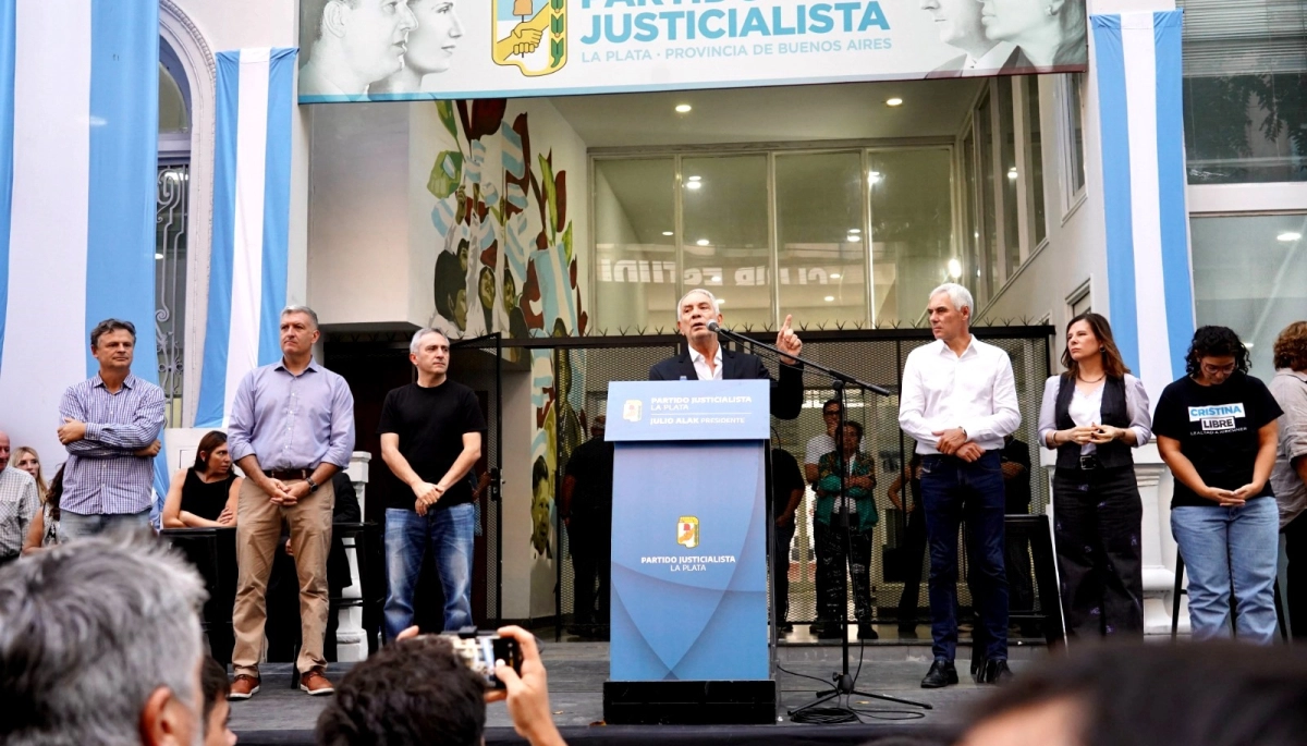 Alak asumió la conducción del PJ de La Plata: pidió conformar un gran frente para la candidatura de Kicillof 2027