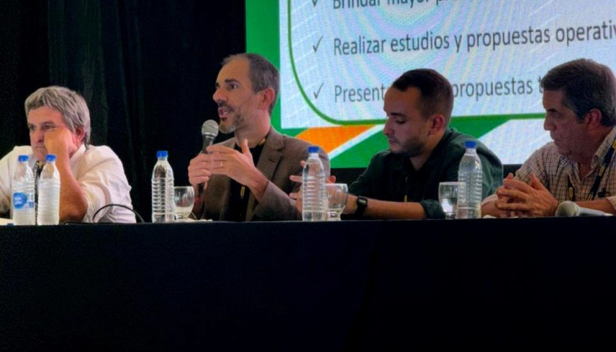 Petrecca salió a recorrer secciones bonaerenses y moviliza su agenda en el Interior