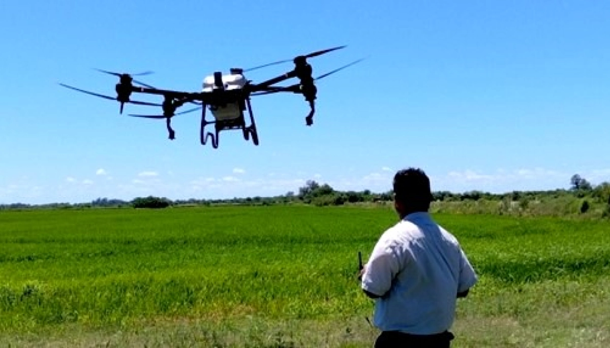 Puglelli presentó un proyecto para promover el uso de drones en actividades agropecuarias