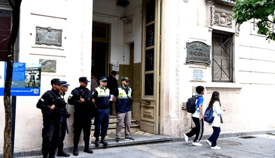 ¿Vínculos entre alumnos bonaerenses y el tirador de Santa Fe?: qué dijo el ministro de Seguridad