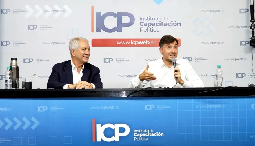 Alak y otra foto con un intendente bonaerense: con Ghi brindaron un proyecto de formación política