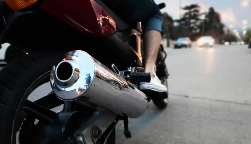 Ruidos molestos: diputados bonaerenses proponen secuestrar y compactar motos con escapes adulterados