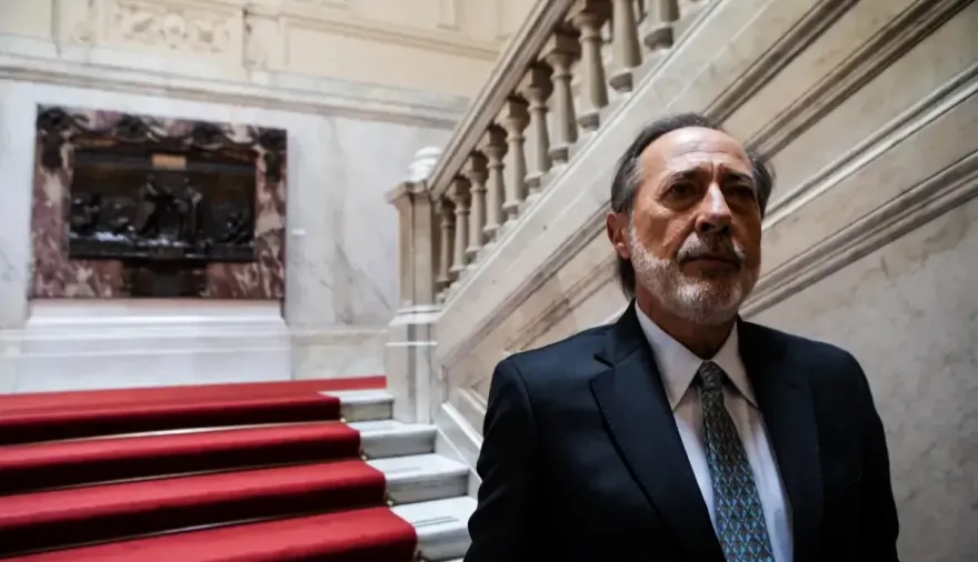 Crece la expectativa por el futuro de Eliseo: cuándo vuelve “El Encargado” en Disney+