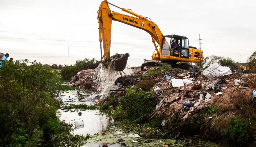 Quilmes lanzó un operativo de limpieza, sanciones y secuestros en Villa Luján por basurales ilegales