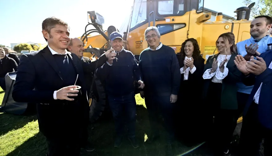 Con la deuda billonaria como caballo de guerra, Kicillof mueve fichas para continuar obras en Provincia