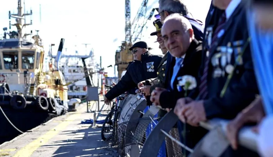 En Bahía Blanca, Susbielles encabezó un  emotivo homenaje por el ARA General Belgrano