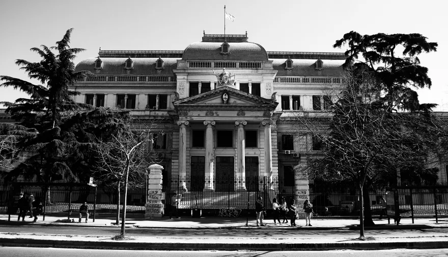 Legisladores radicales le meten presión a Kicillof para que los fondos municipales sean de libre disponibilidad