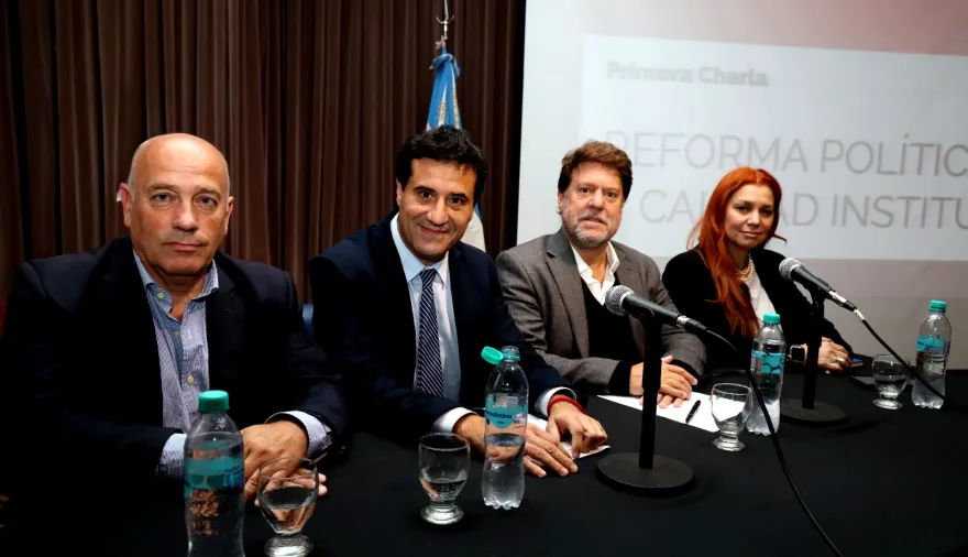 Legisladores e intendentes se reunieron en Bahía Blanca para debatir la Reforma Electoral