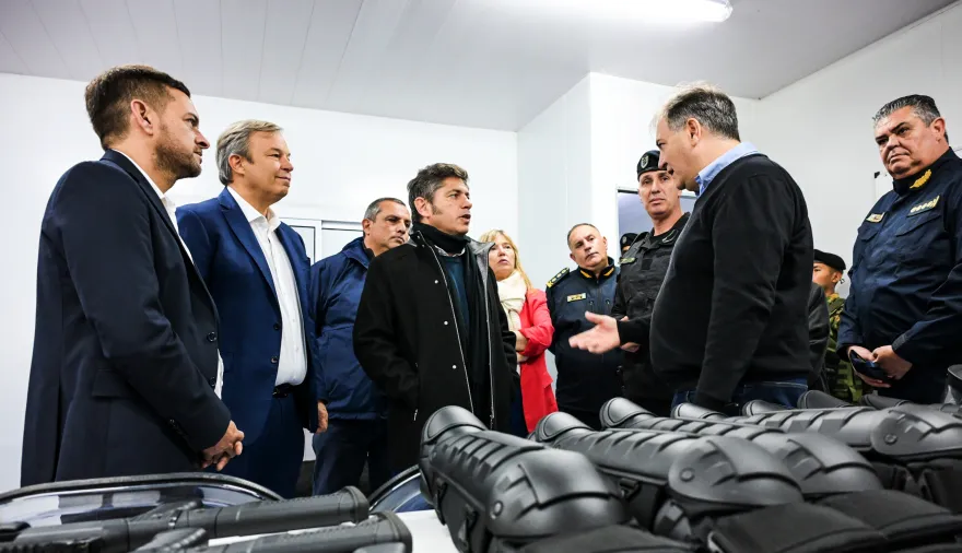 Kicillof desembarcó en Almirante Brown: junto a Cascallares entregaron patrulleros para reforzar la seguridad