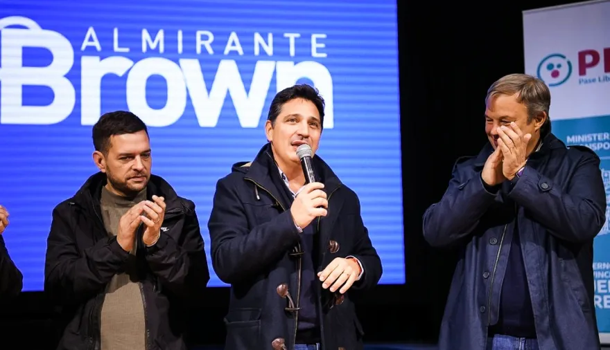 Marinucci se reunió con Cascallares en Almirante Brown y entregaron 997 Pases Libres