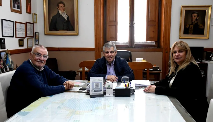 Britos, Revilla y Gatica en una cumbre de dirigentes con varios mensajes políticos