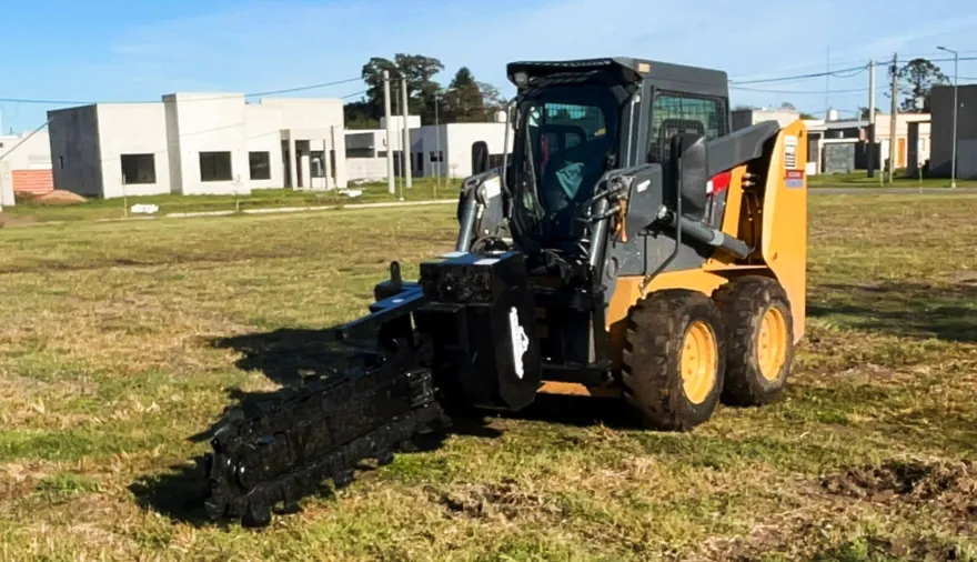 Sciaini presentó la nueva zanjadora especializada en optimizar los trabajos en Roque Pérez